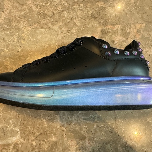 ALEXANDER MCQUEEN WOMANS OVERSIZED STUDDED CLEAR SOLE SNEAKERS - Picture 3 of 4